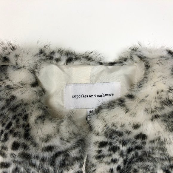 Cupcakes and Cashmere cheetah faux fur jacket - Picture 3 of 3